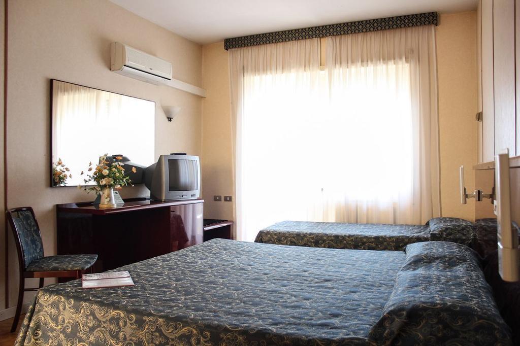 אנזיו Grand Hotel Dei Cesari Dependance חדר תמונה