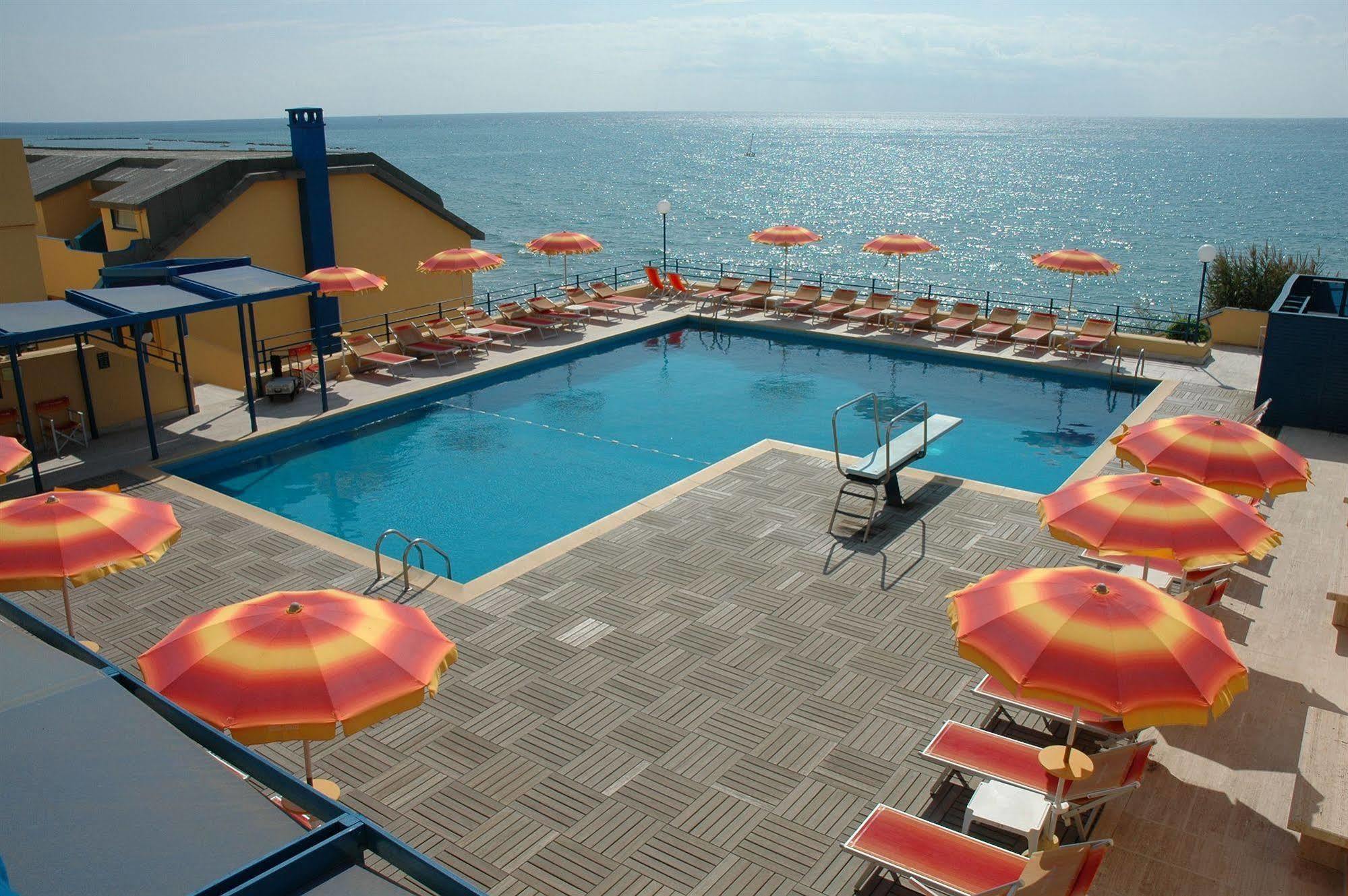 אנזיו Grand Hotel Dei Cesari Dependance מראה חיצוני תמונה